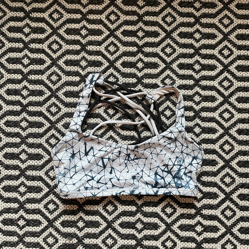 Lululemon Free to Be Wild Sports Bra Size 4